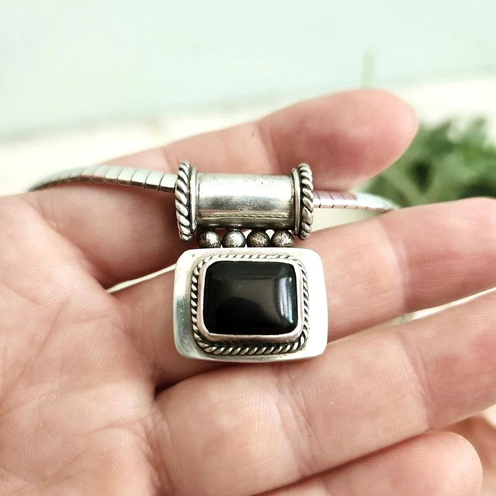 Vintage Omega Chain Necklace Onyx Cushion Stone Pendant‎ 18
